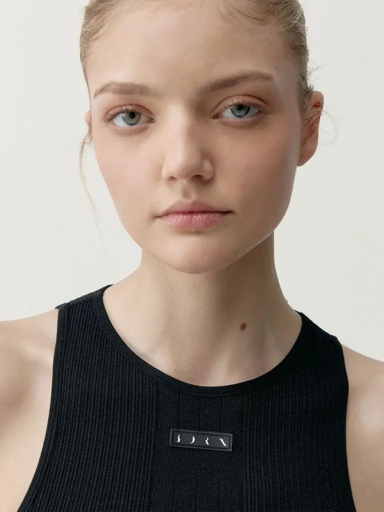 NORA-C-BLACK3.webp