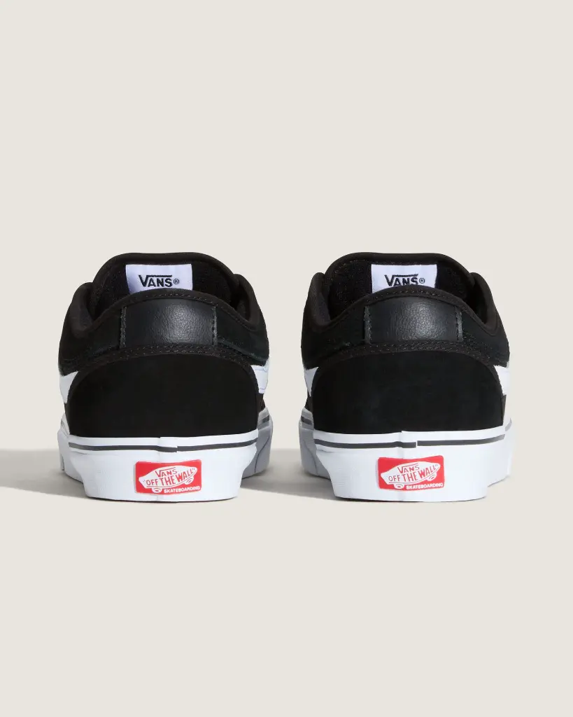 Skate-Chukka-Low-Sidestripe-Shoes-VANS-Black-ALT3(1).webp